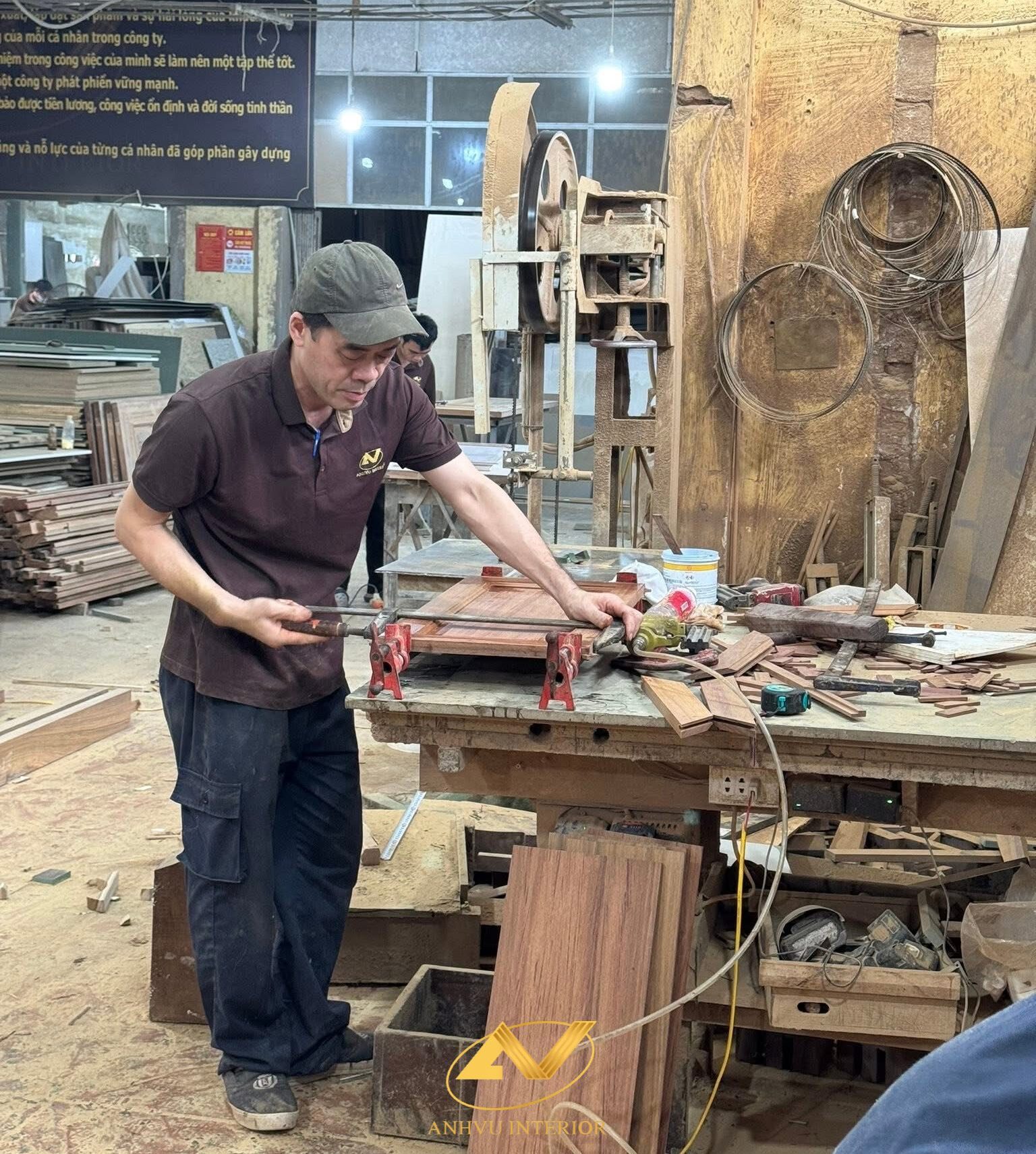 Cập nhật báo giá đồ gỗ óc chó cùng nhiều ưu đãi tại Nội thất Anh Vũ Xưởng sản xuất nội thất gỗ óc chó theo yêu cầu