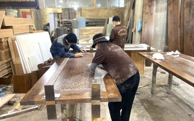 Xưởng sản xuất nội thất gỗ óc chó tại Hà Nội Hoàn thiện các đồ nội thất gỗ tự nhiên tại xưởng